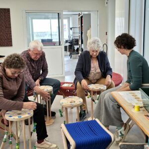 atelier kumihimo à la manufacture de tressage maine et loire